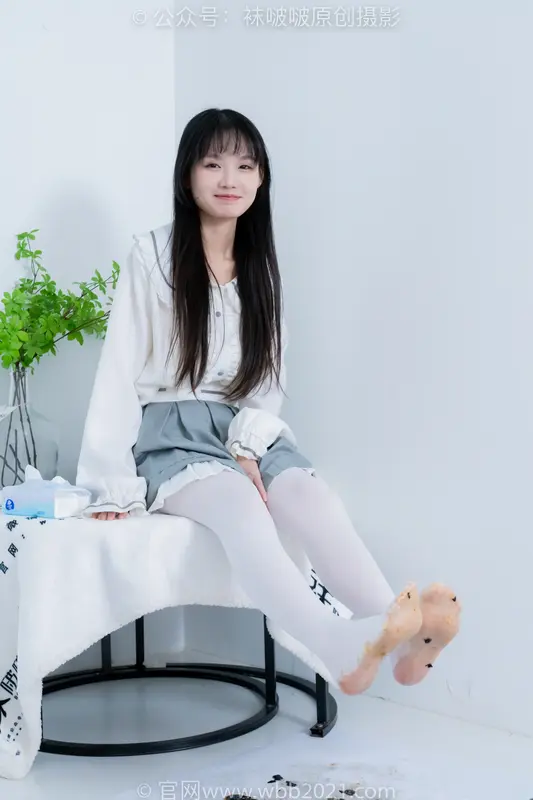 [BoBoSocks袜啵啵] NO.468 甜甜圈-高跟凉鞋、厚白丝、裸足、丝袜和裸足踩蓝莓剧情（花絮版） 1